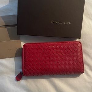 Bottega Veneta Intreciato Nappa Continental Wallet in Fraise (strawberry)